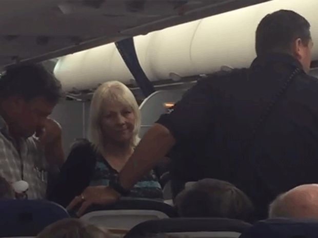 Υποχρέωσαν αυτιστικό κορίτσι να κατέβει από πτήση της United Airlines